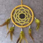 atrapasueños amarillo (21 cm de diámetro)